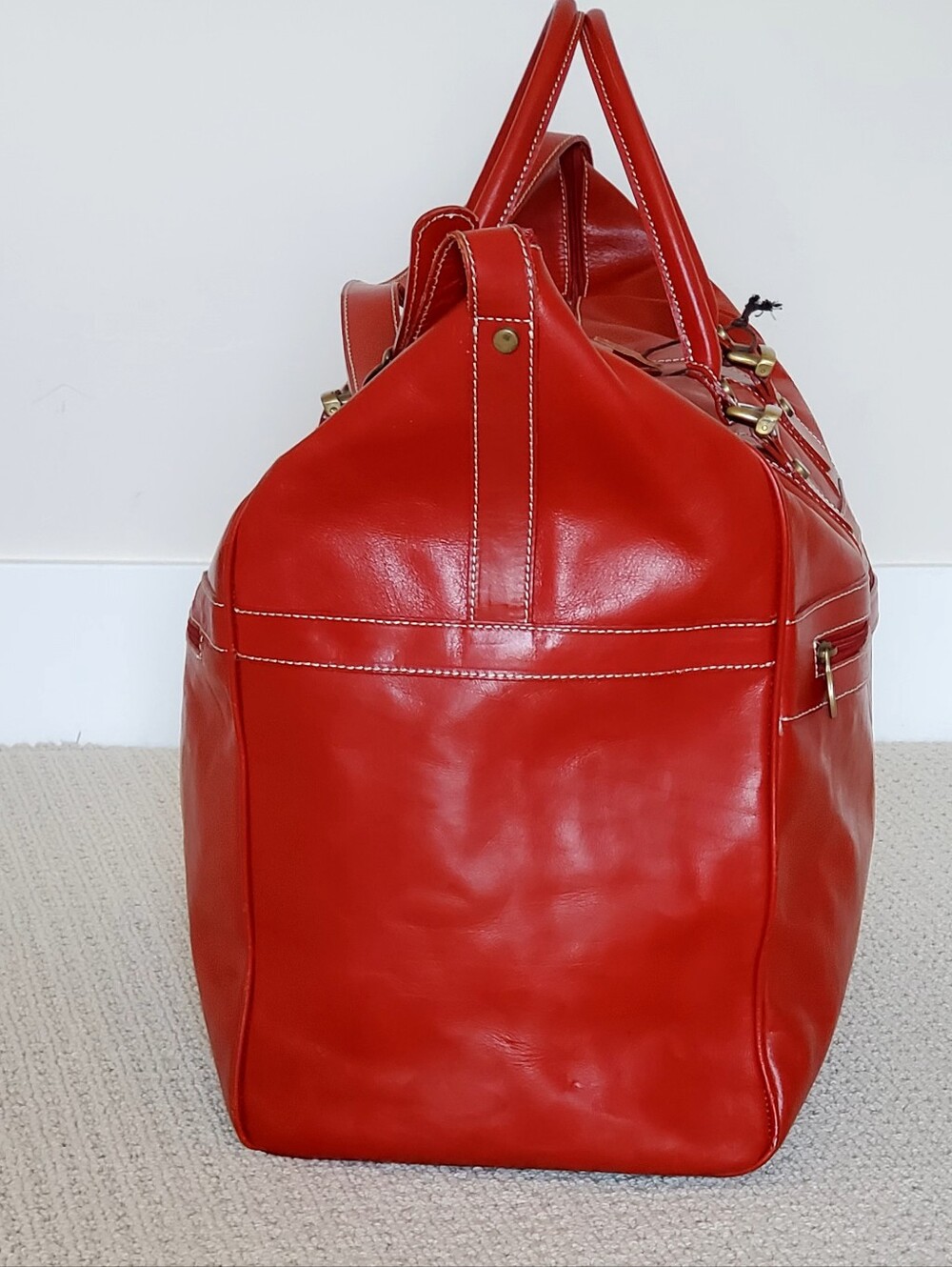 Valentina Italy Vtg. Large Red Leather Travel Duffle Bag, Original Lock/Keys - Picture 9 of 16